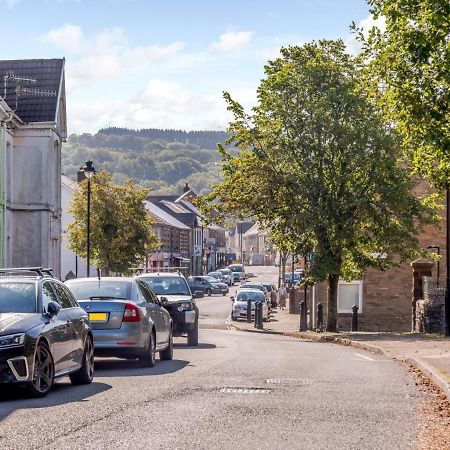Waters Edge Apartment Ystradgynlais ภายนอก รูปภาพ