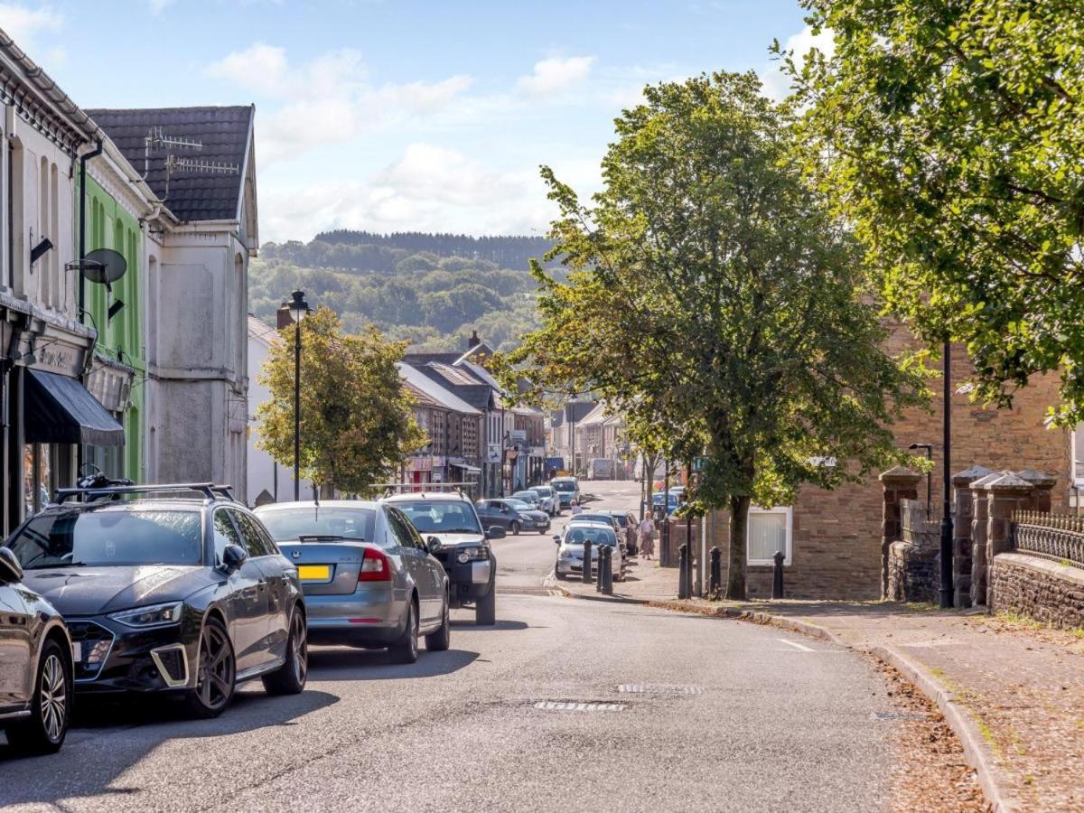 Waters Edge Apartment Ystradgynlais ภายนอก รูปภาพ