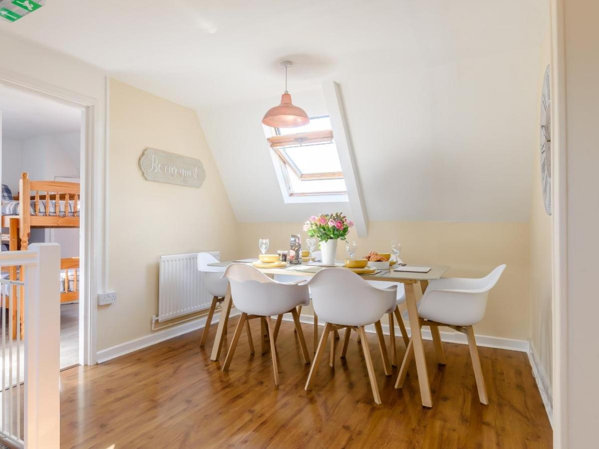 Waters Edge Apartment Ystradgynlais ภายนอก รูปภาพ