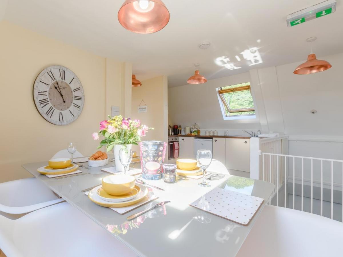 Waters Edge Apartment Ystradgynlais ภายนอก รูปภาพ