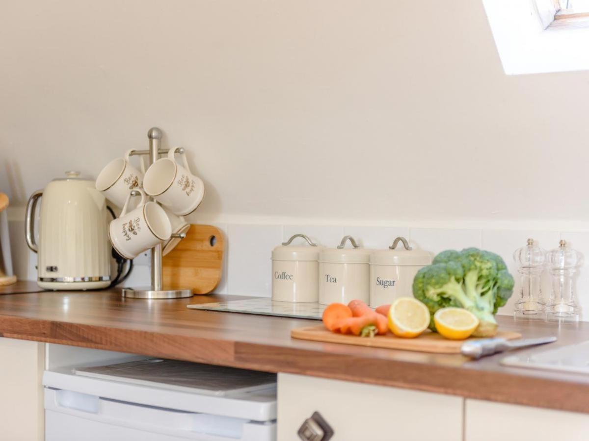 Waters Edge Apartment Ystradgynlais ภายนอก รูปภาพ