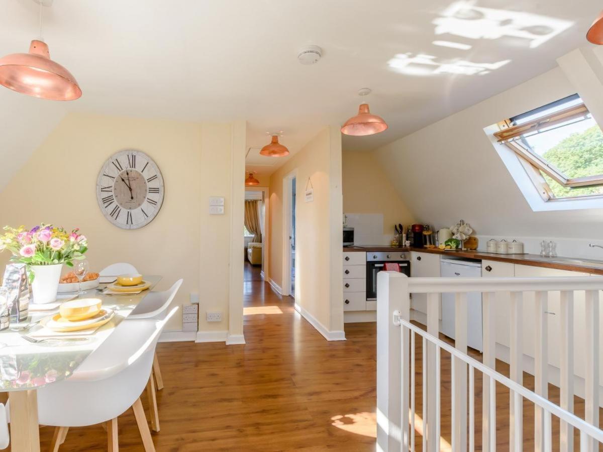 Waters Edge Apartment Ystradgynlais ภายนอก รูปภาพ