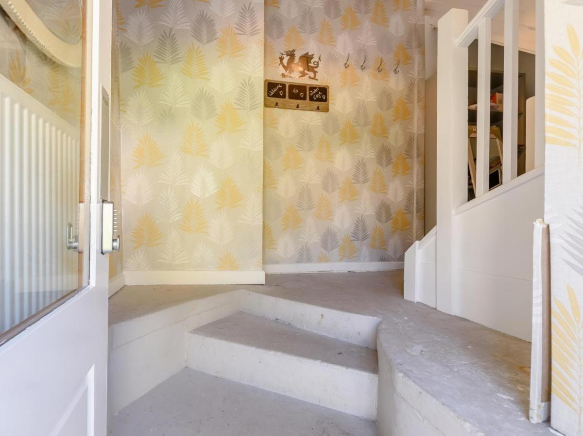 Waters Edge Apartment Ystradgynlais ภายนอก รูปภาพ