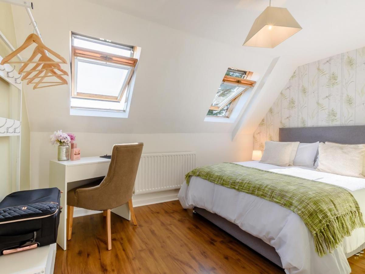 Waters Edge Apartment Ystradgynlais ภายนอก รูปภาพ