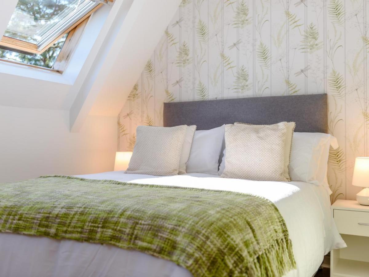 Waters Edge Apartment Ystradgynlais ภายนอก รูปภาพ